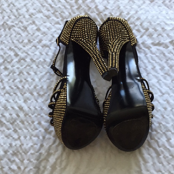 Gold and Black Platform Heels - Picture 4 of 6